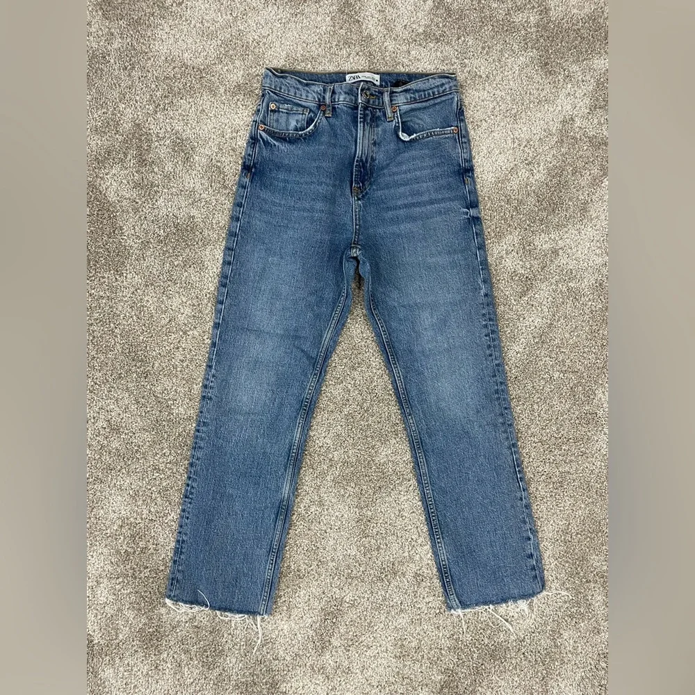 Zara Women's Straight Leg Blue Jeans - Picture 2 of 9